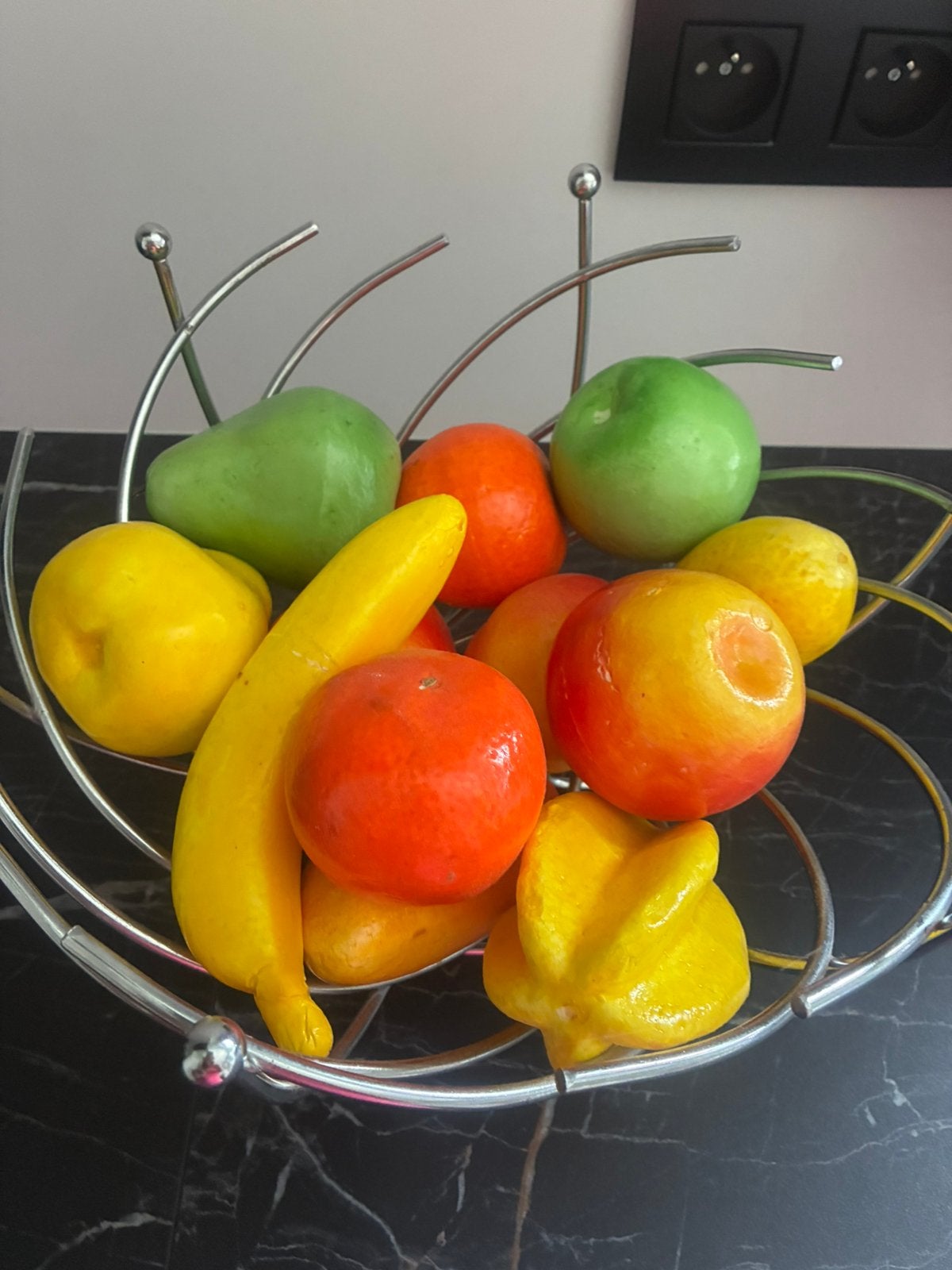 Fruitmand gevuld met nep fruit, Ophalen, Zo goed als nieuw