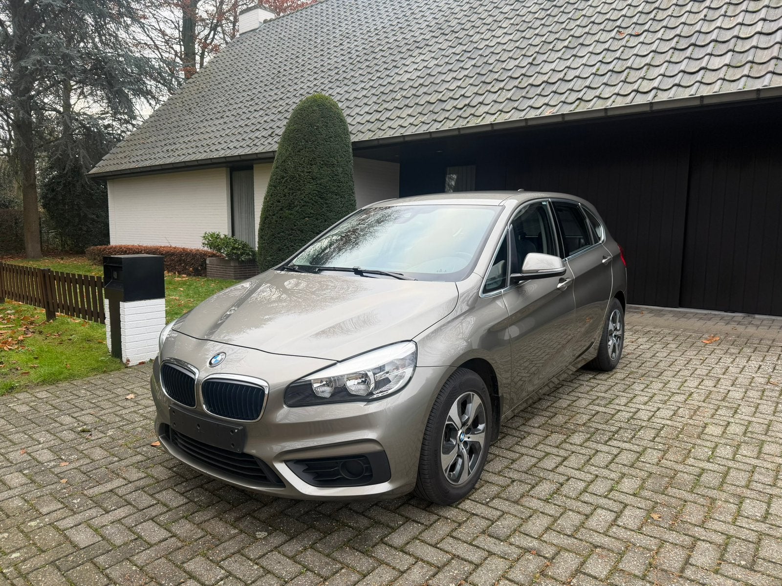 BMW 220i/79.000km/Leder/Pdc/Esp/Cruise/Verw Z, Auto's, Voorwielaandrijving, Navigatiesysteem, Bruin, 2 Reeks Active Tourer