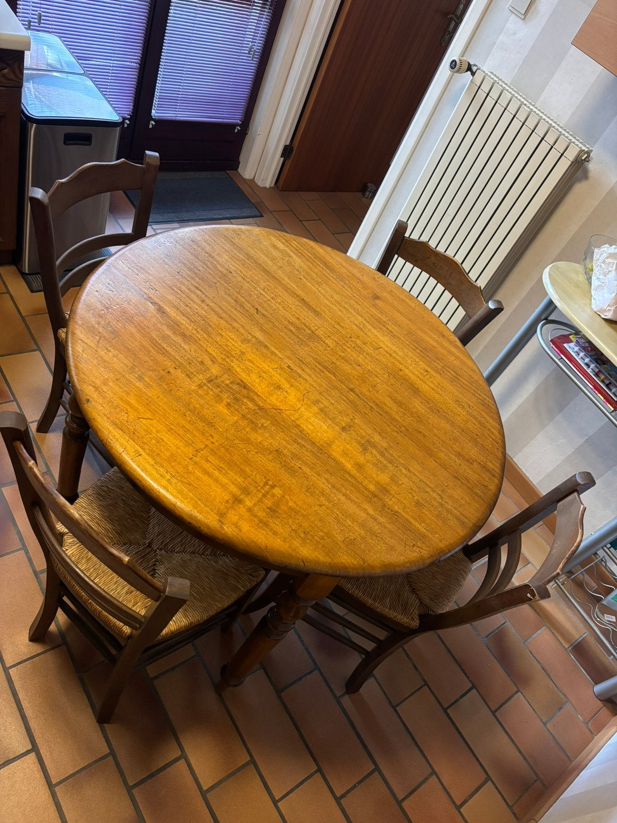 Lot de 4 chaises en chêne français + table ronde, Antiquités & Art, Enlèvement