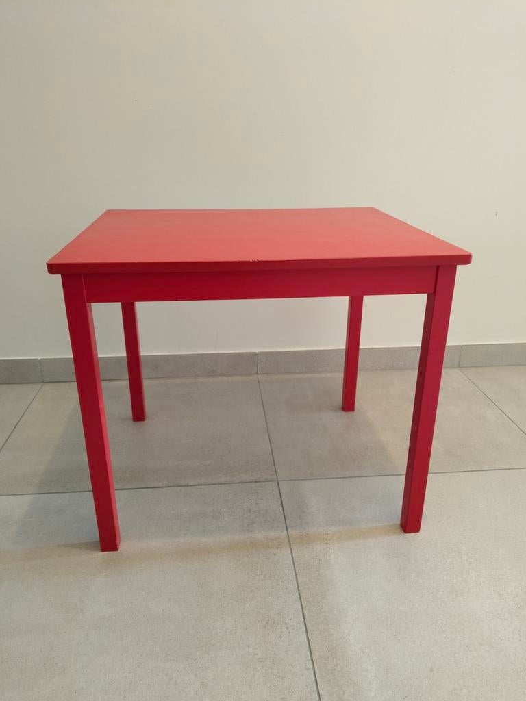 Klein rood tafeltje, Gebruikt, Rechthoekig, Hout, Ophalen