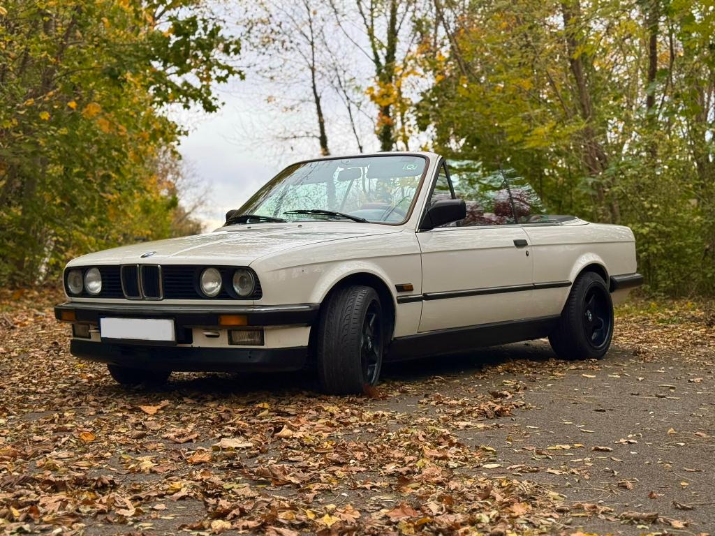 BMW E30 320i, Cuir, 93 kW, 1350 kg, Cabriolet