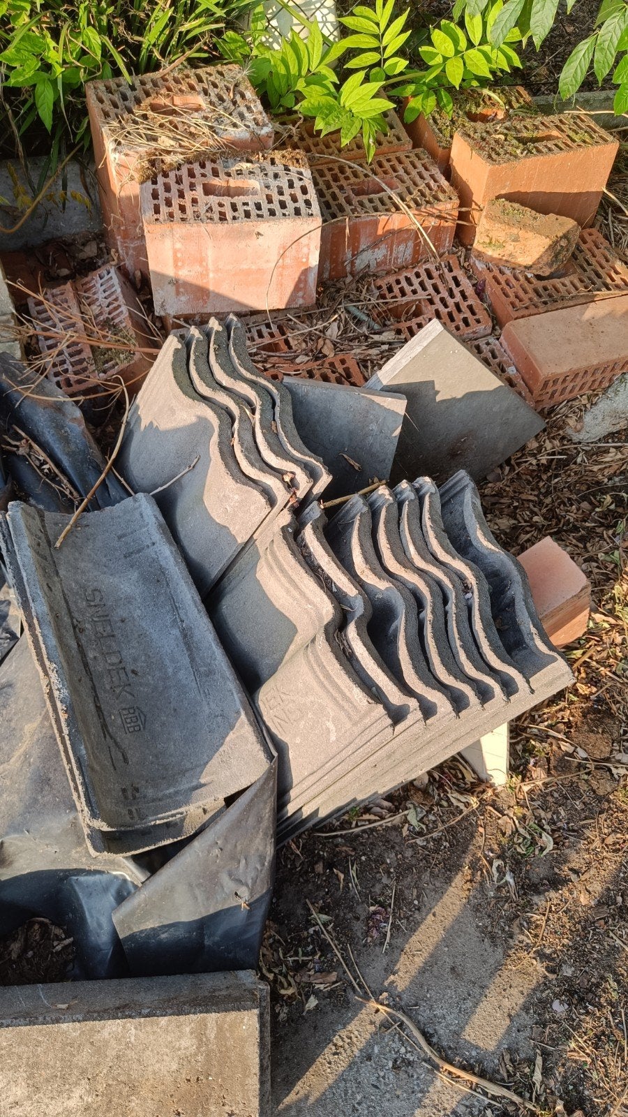 Gratis dakpannen, Doe-het-zelf en Bouw, Dakpannen en Dakbedekking, Ophalen, Dakpannen