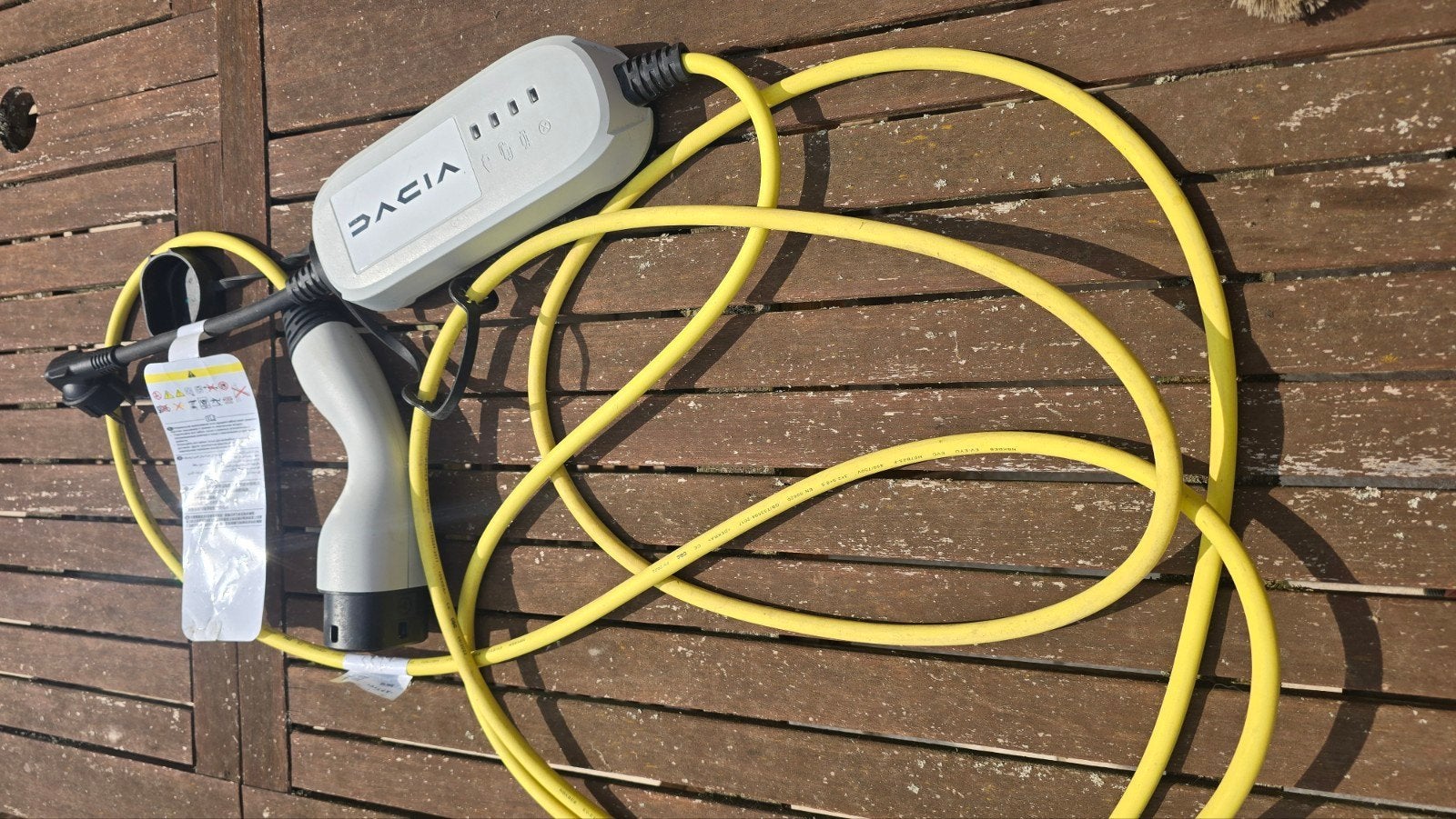 cable recharge orginal dacia prise 220v comme neuf  voiture, Enlèvement