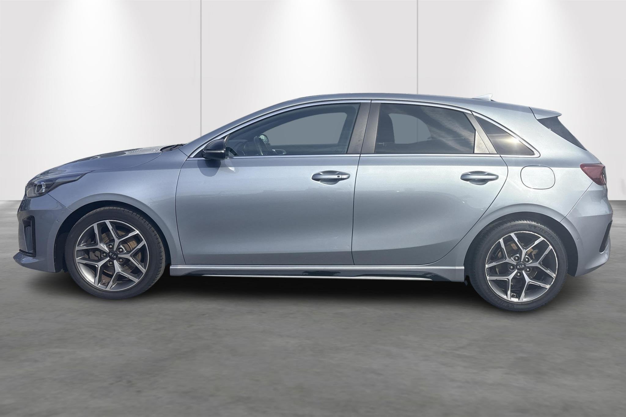 Kia cee'd More 1.4 T-GDI DCT + SENSOREN - CAMERA - GPS, https://public.car-pass.be/vhr/4c16a2b3-c4a4-4b5b-9d1a-cb855e1ca939, Argent ou Gris