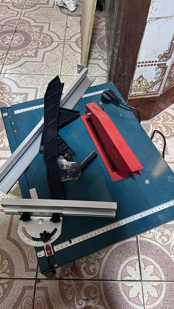 Scie circulaire sur table + accessoires, Enlèvement, Comme neuf, Scie circulaire