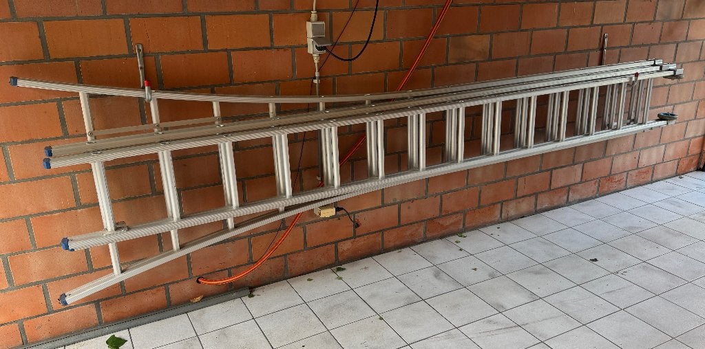 Professionele aluminium driedelige ladder., Ophalen, Zo goed als nieuw, Ladder, Opvouwbaar of Inschuifbaar