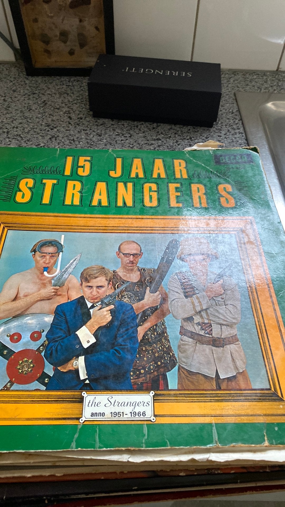 Lp strangers, CD & DVD, Vinyles | Néerlandophone, Avec pochette intérieure, Autres formats, Autres genres, Enlèvement