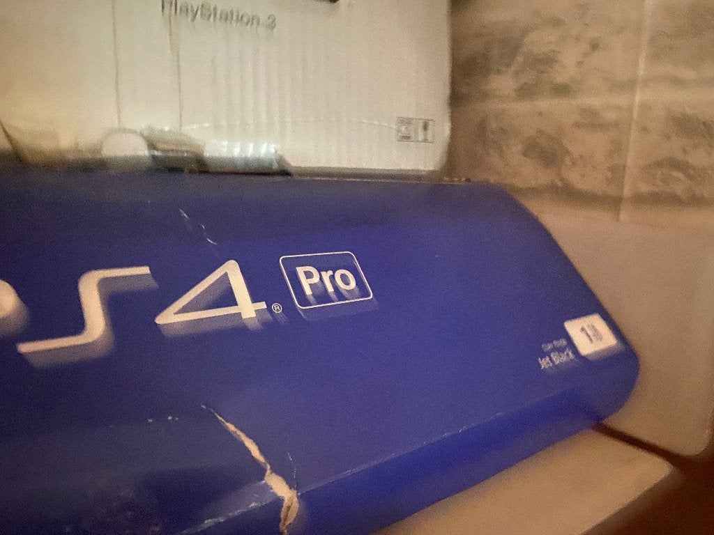Ps4, Games en Spelcomputers, Spelcomputers | Sony PlayStation 4, Ophalen, Zo goed als nieuw, Zonder controller, 1 TB
