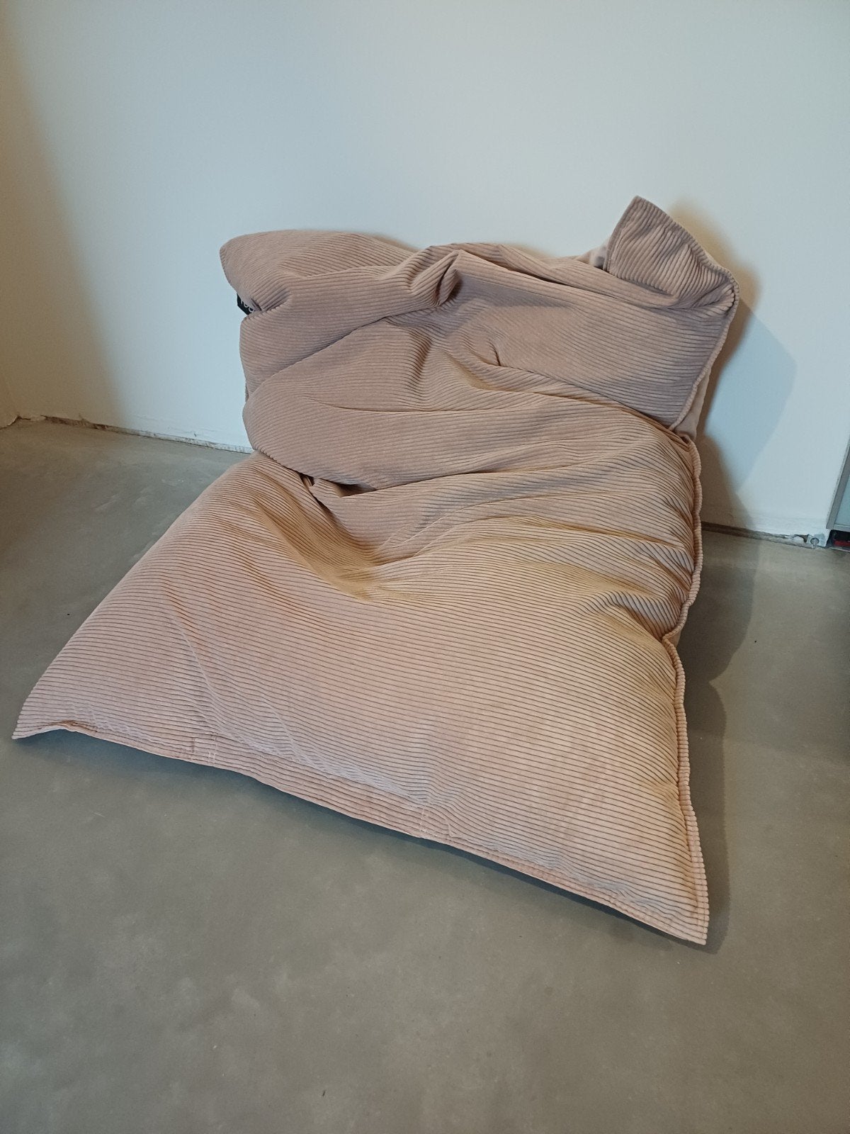 zitzak lebel oudroze ribfluweel 120 cm op 90 cm, Enlèvement, Comme neuf, Autres couleurs, Pouf
