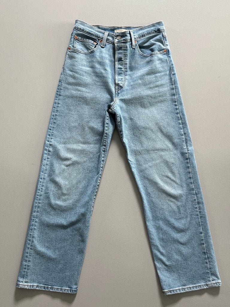 jeansbroek Levi's ribcage straight ankle, maat 30x29, Kleding | Dames, Spijkerbroeken en Jeans, Ophalen, Gedragen