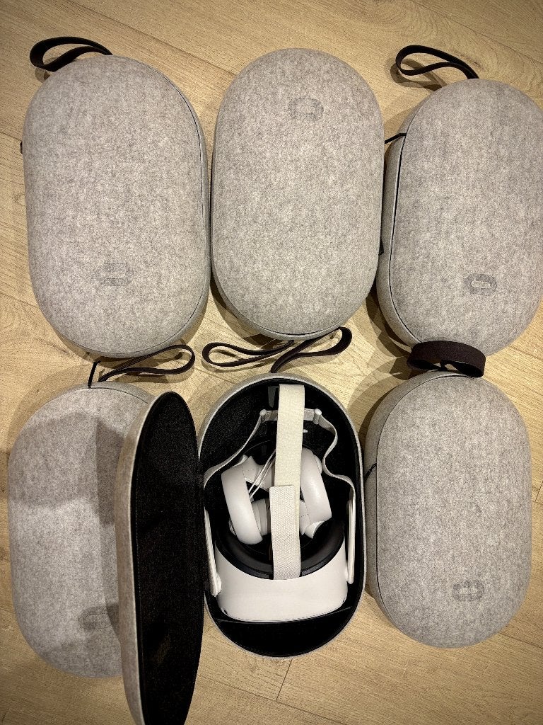 Lot casques VR Meta Quest 2 prix mini (pièce ou lot complet), Consoles de jeu & Jeux vidéo, Virtual Reality, Enlèvement, Utilisé