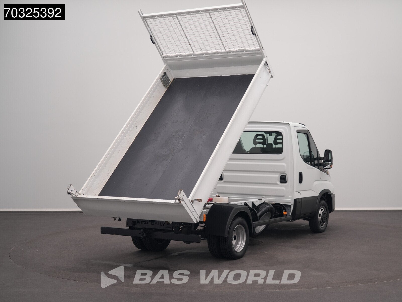 Iveco Daily 35C16 3.0L Kipper Dubbellucht 3,5t Trekhaak Navi, Auto's, Stof, Gebruikt, Euro 6, 4 cilinders