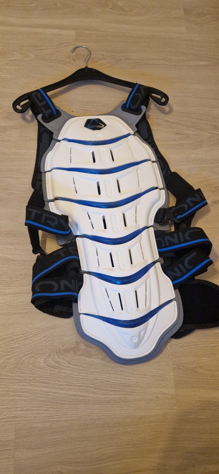 Rugbeschermer Tryonic feel 3.7 als nieuw, Ophalen, Tweedehands, Dames, Tryonic