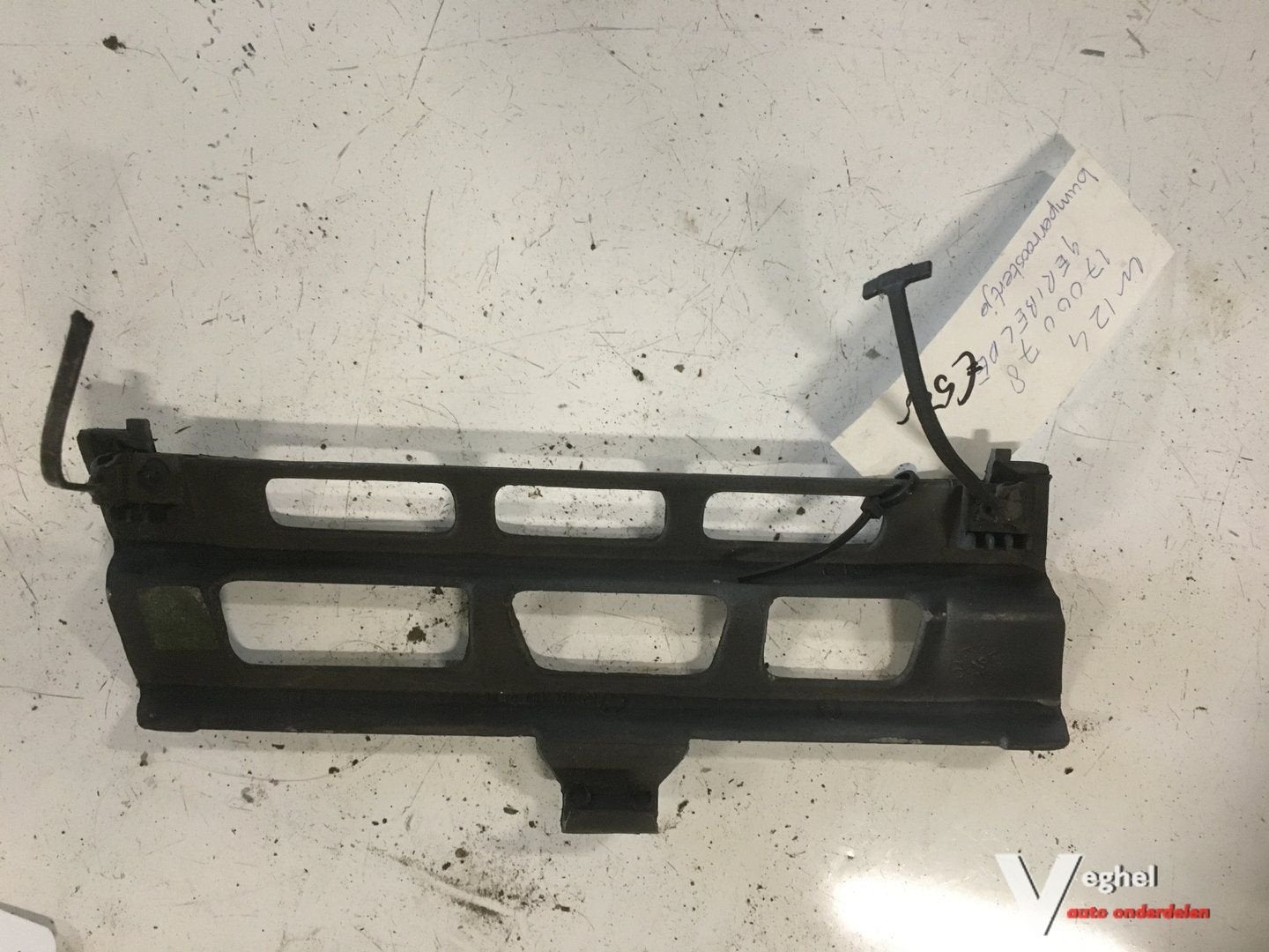 Mercedes W124 Bumperkapje geribbeld, Gebruikt, -, -, Ophalen of Verzenden