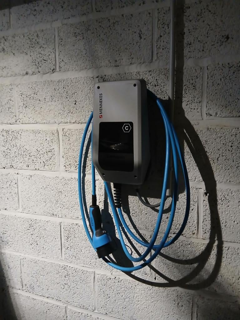 Wallbox te koop wegens aankoop benzine wagen., Ophalen, Zo goed als nieuw, Laadpaal en Laadkabel
