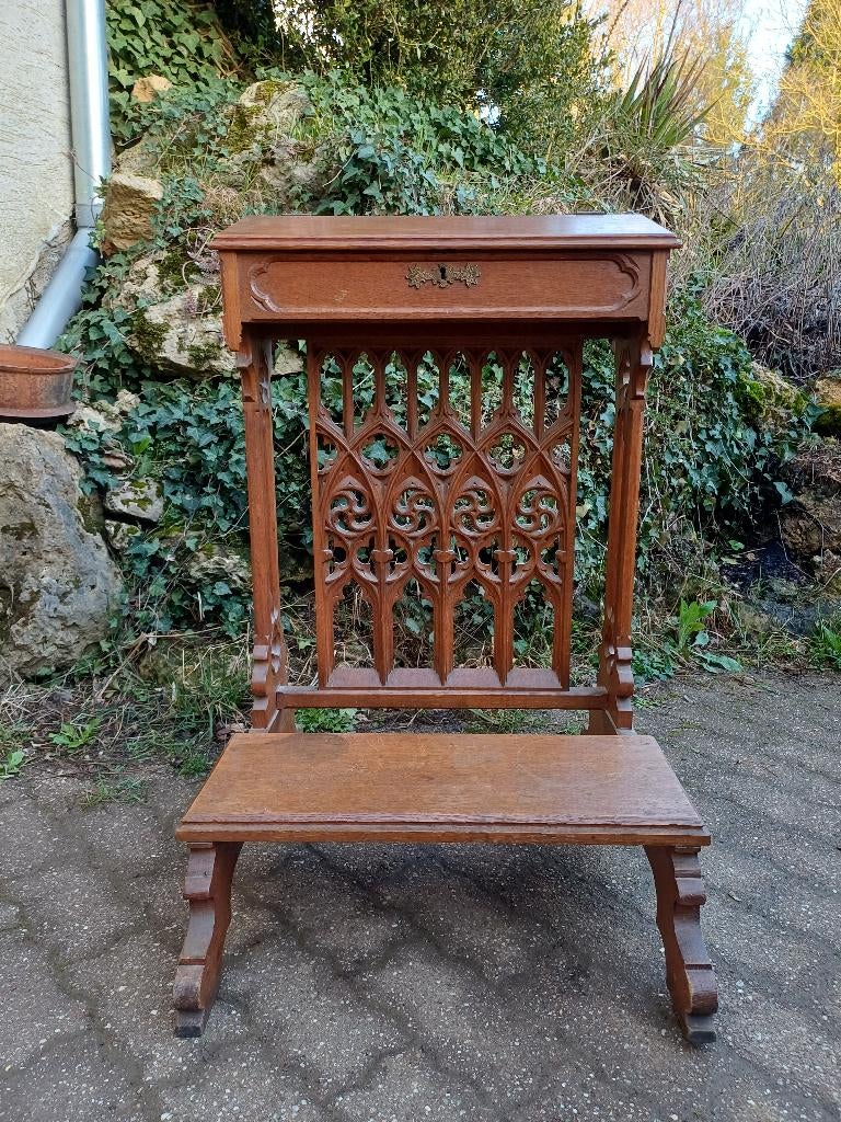 Prie Dieu, Antiquités & Art, Enlèvement