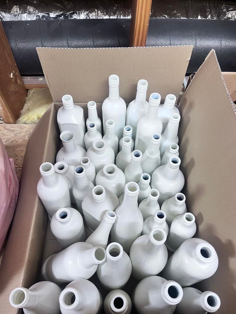 80 witte flessen/vaasjes, Ophalen, Zo goed als nieuw, Wit