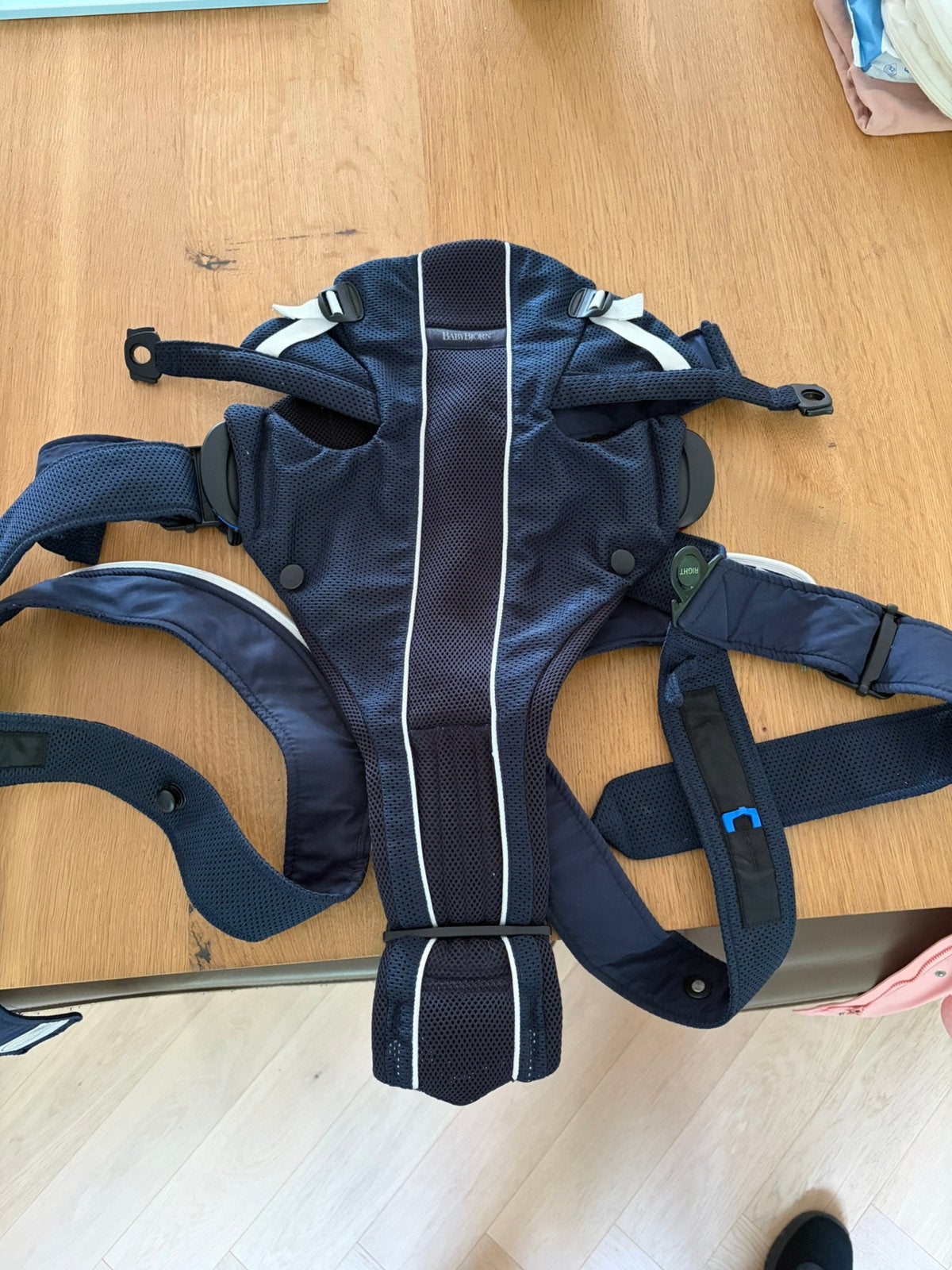 Baby Bjorn Mesh, nouveau-né pesant jusqu'à 11 kg, Enfants & Bébés, Enlèvement, Comme neuf