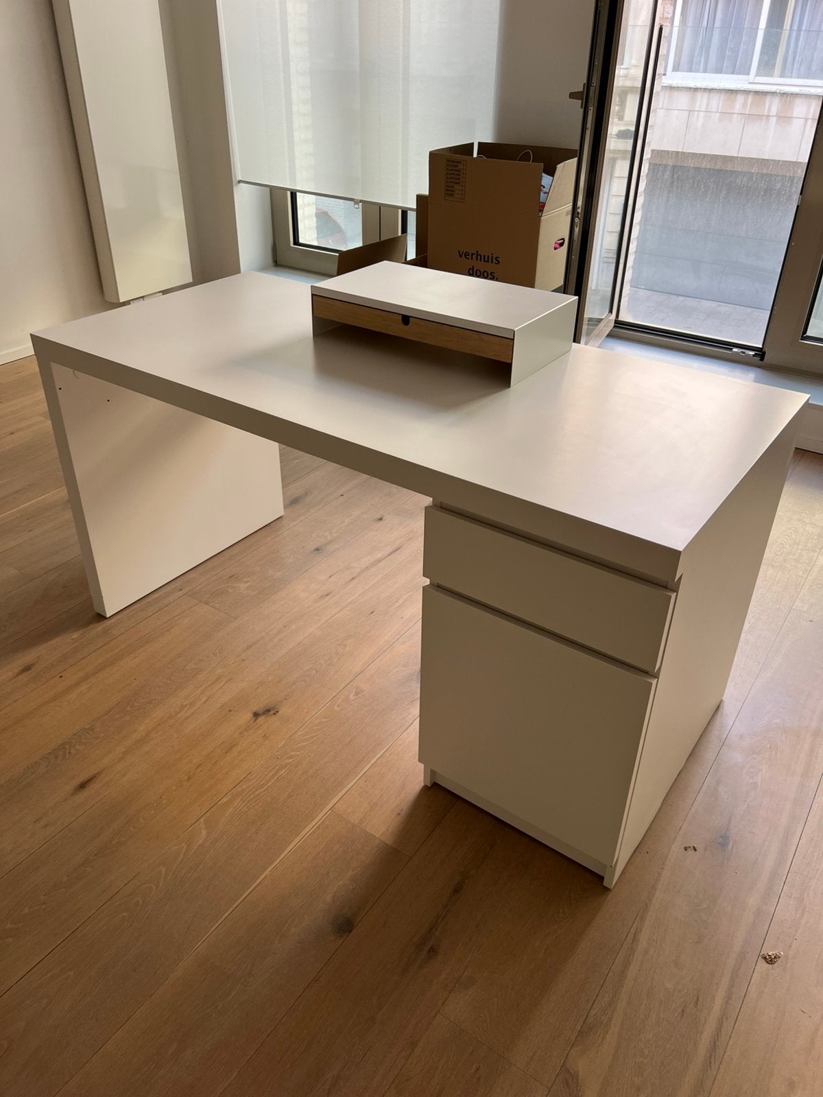 Ikea Desk & Monitor Stand with Storage, Maison & Meubles, Bureaux, Comme neuf, Bureau-armoire combiné, IKEA, Moderne, Blanc, Enlèvement