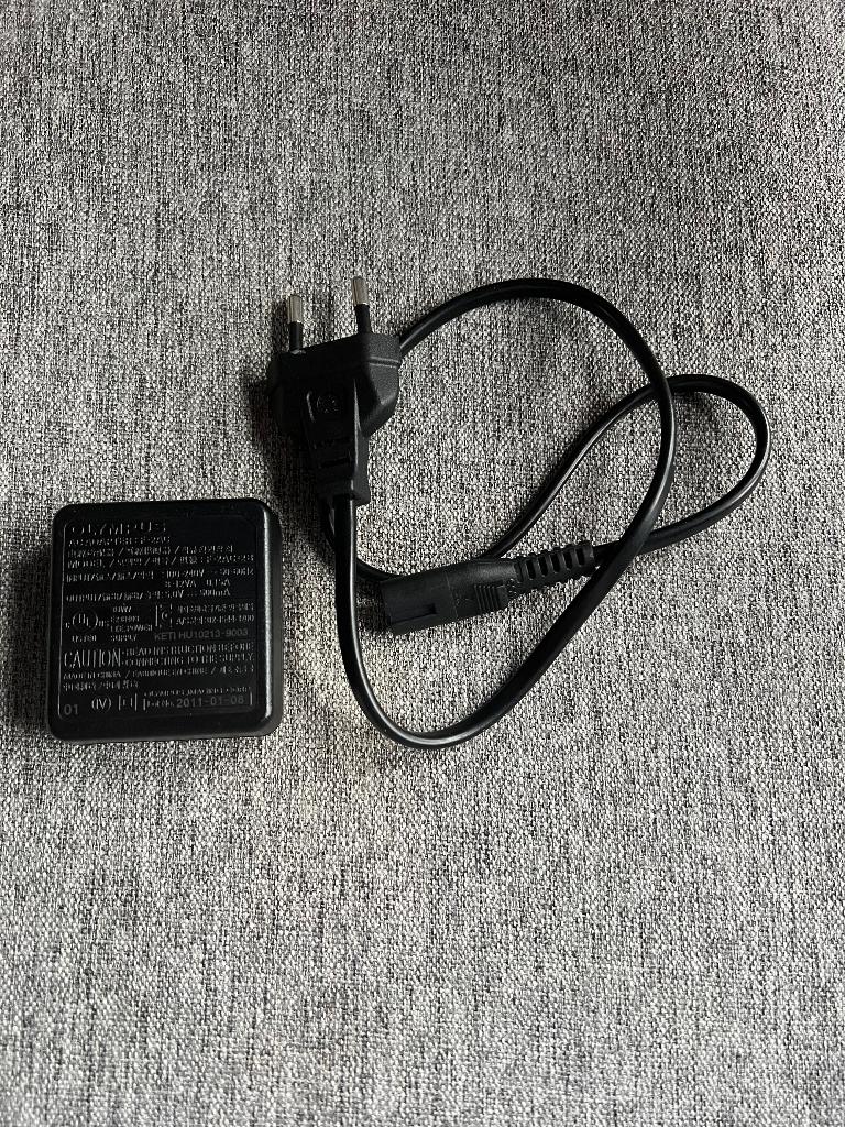 Olympus F-2AC originele adapter charger + kabel, Audio, Tv en Foto, Ophalen of Verzenden, Zo goed als nieuw, Oplaadbaar