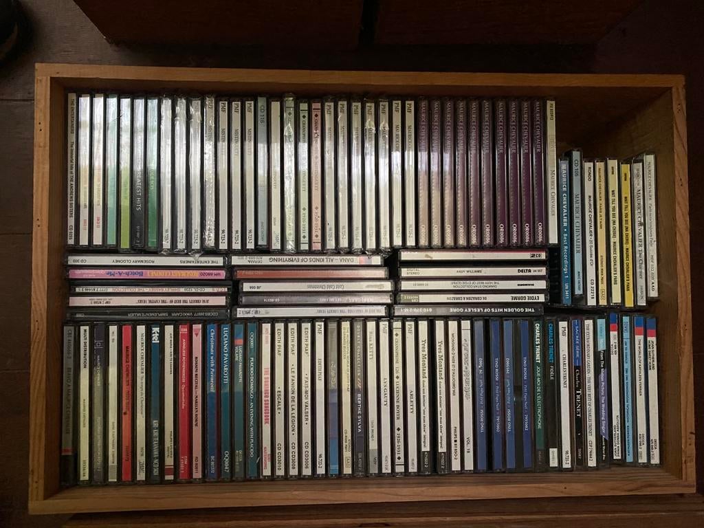 1500 oude cd’s in nieuwstaat, Ophalen, Zo goed als nieuw