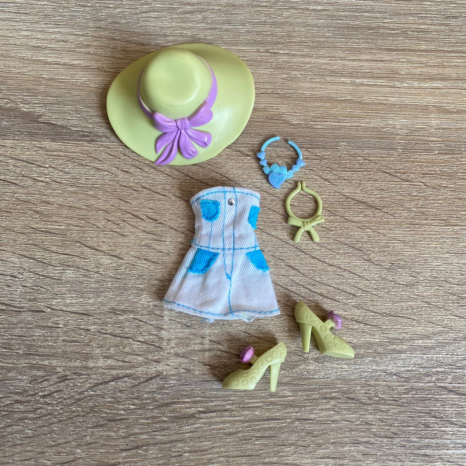 Winx Club kleedje en accessoires, Ophalen of Verzenden, Gebruikt, Barbie