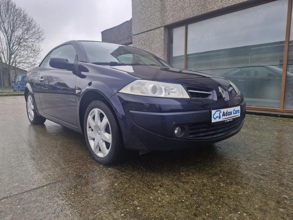 Renault Megane 1.9 Diesel 2009, Auto's, Voorwielaandrijving, 4 zetels, Beige, 4 cilinders