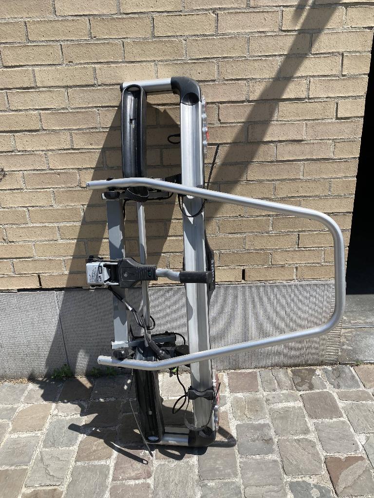 Thule fietsrek om op bol te plaatsen, Ophalen, Zo goed als nieuw, 2 fietsen, Trekhaakdrager