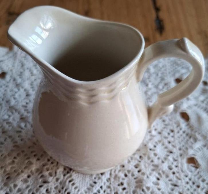 Oud Royal Adams Ivory melkkannetje, Antiek en Kunst, Ophalen of Verzenden