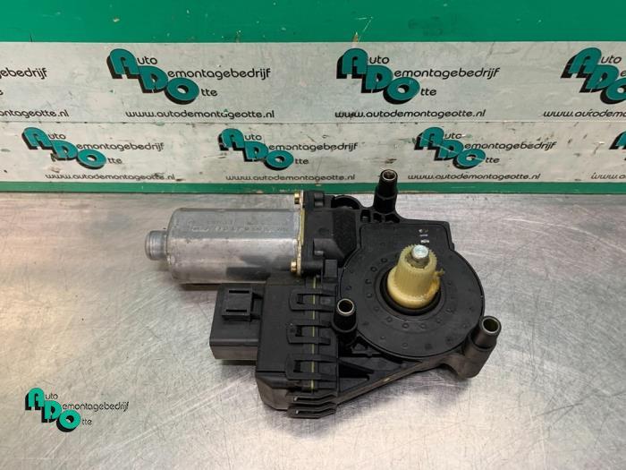 Moteur de vitre portière d'un Audi A4 (A4 99-), -, 3 mois de garantie, Audi, Utilisé
