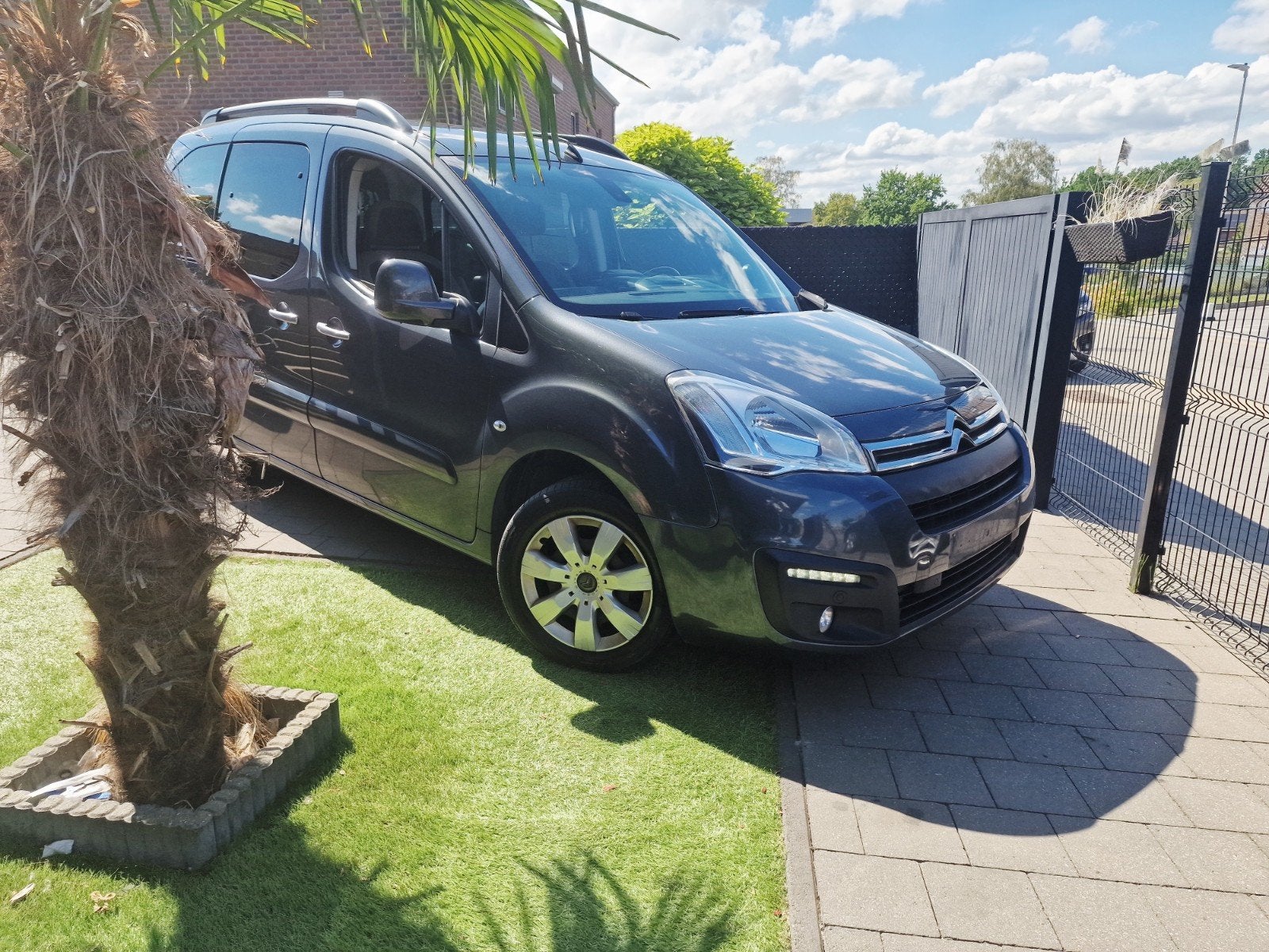 Citroën Berlingo 1.6 hdi multispace (bj2016)
Bouwjaar 2016, Autos, Euro 6, Entreprise, Boîte manuelle, Noir