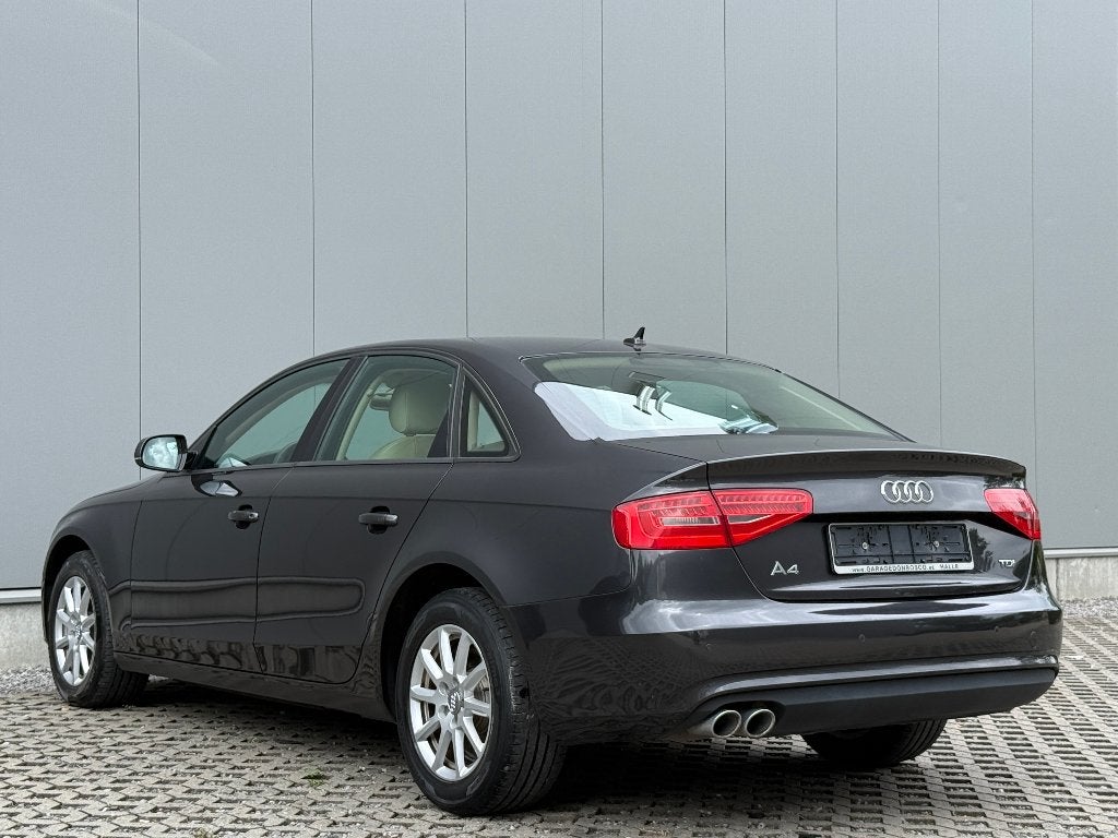 Audi A4 2.0 TDi Multitronic Xenon Cruise Navi ParkSensor, Autos, Cuir, Achat, Entreprise, 1968 cm³
