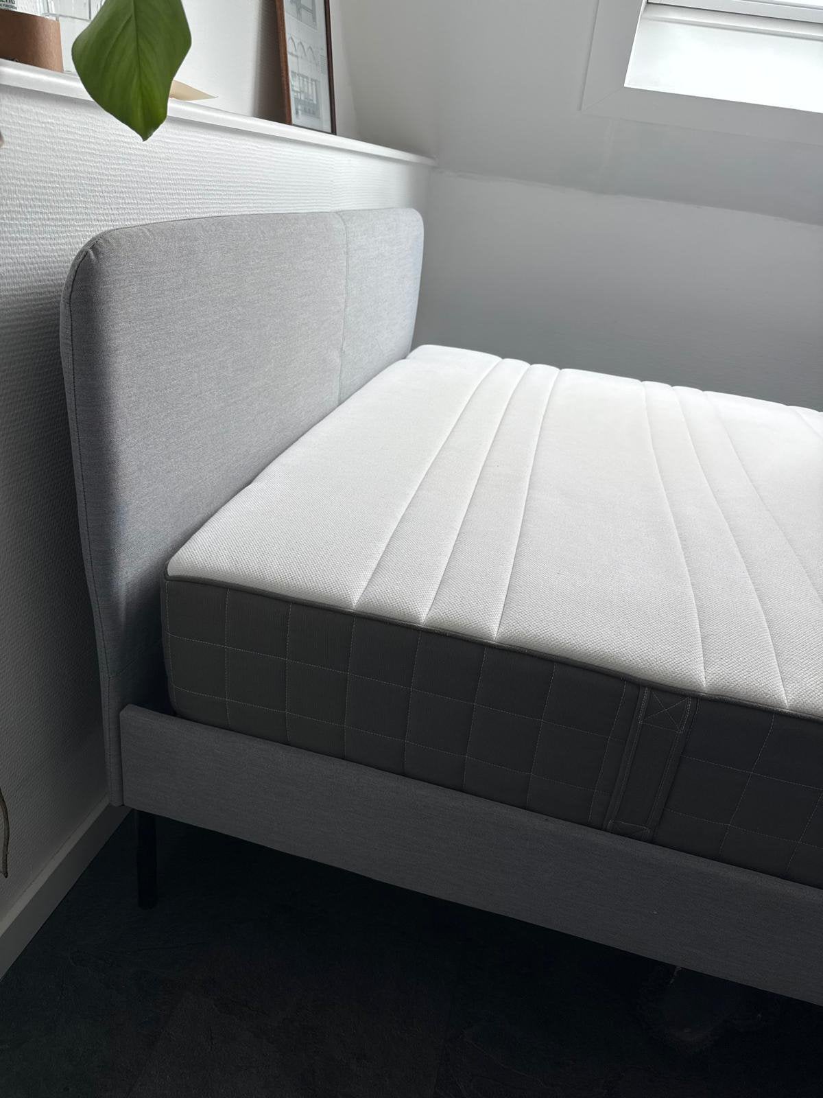 Lit IKEA 160x200 + matelas + sommier à lattes — Tout inclus, Maison & Meubles, Matelas, Comme neuf, Enlèvement, 200 cm
