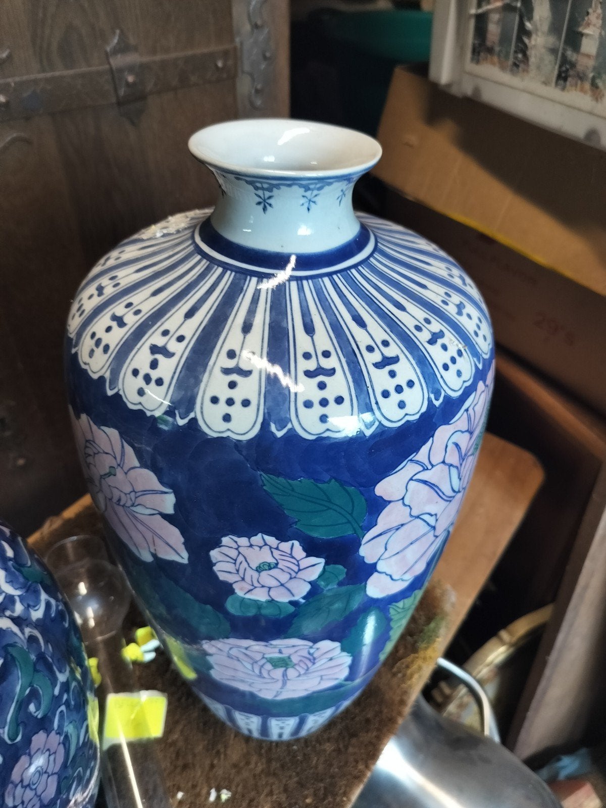 40 cm hoge chinese vaas met roze en blauwe bloemen onbeschad, Ophalen