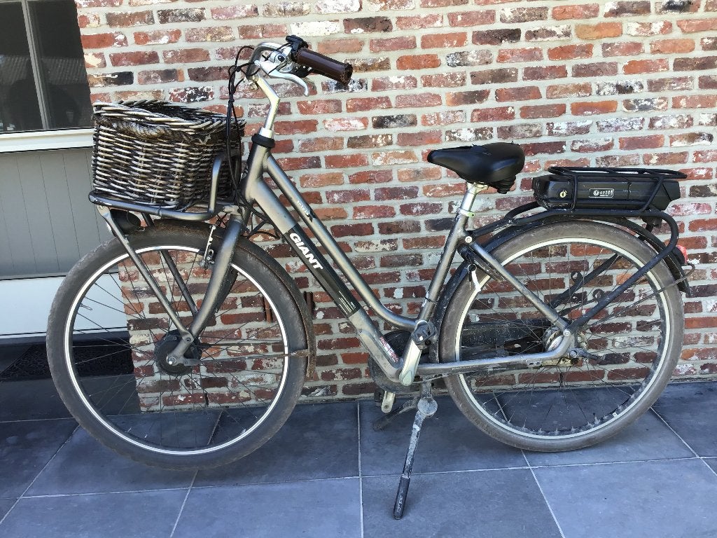 Elektrische dames fiets merk GIANT met mand, Fietsen en Brommers, Ophalen, Gebruikt, 50 km per accu of meer, Giant