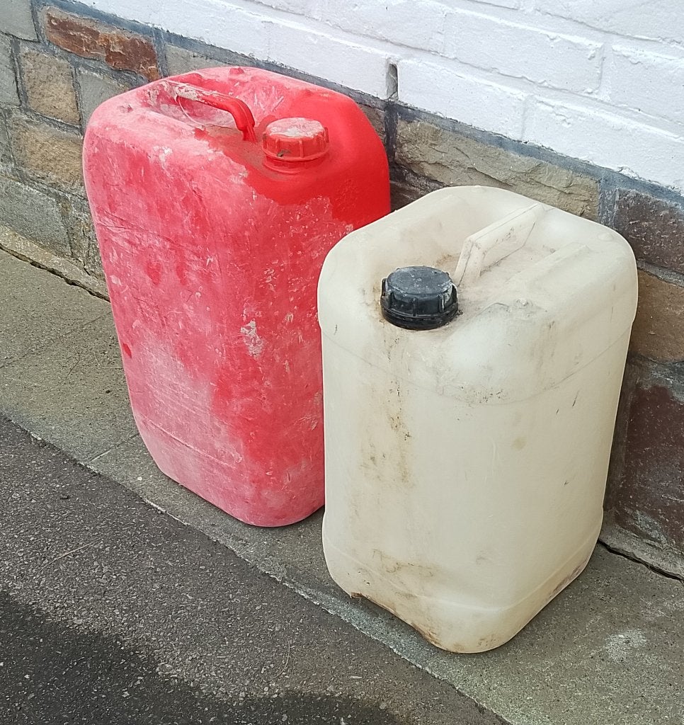 stevige jerrycans (niet nieuw, nog bruikbaar), Ophalen, Zo goed als nieuw, Kunststof