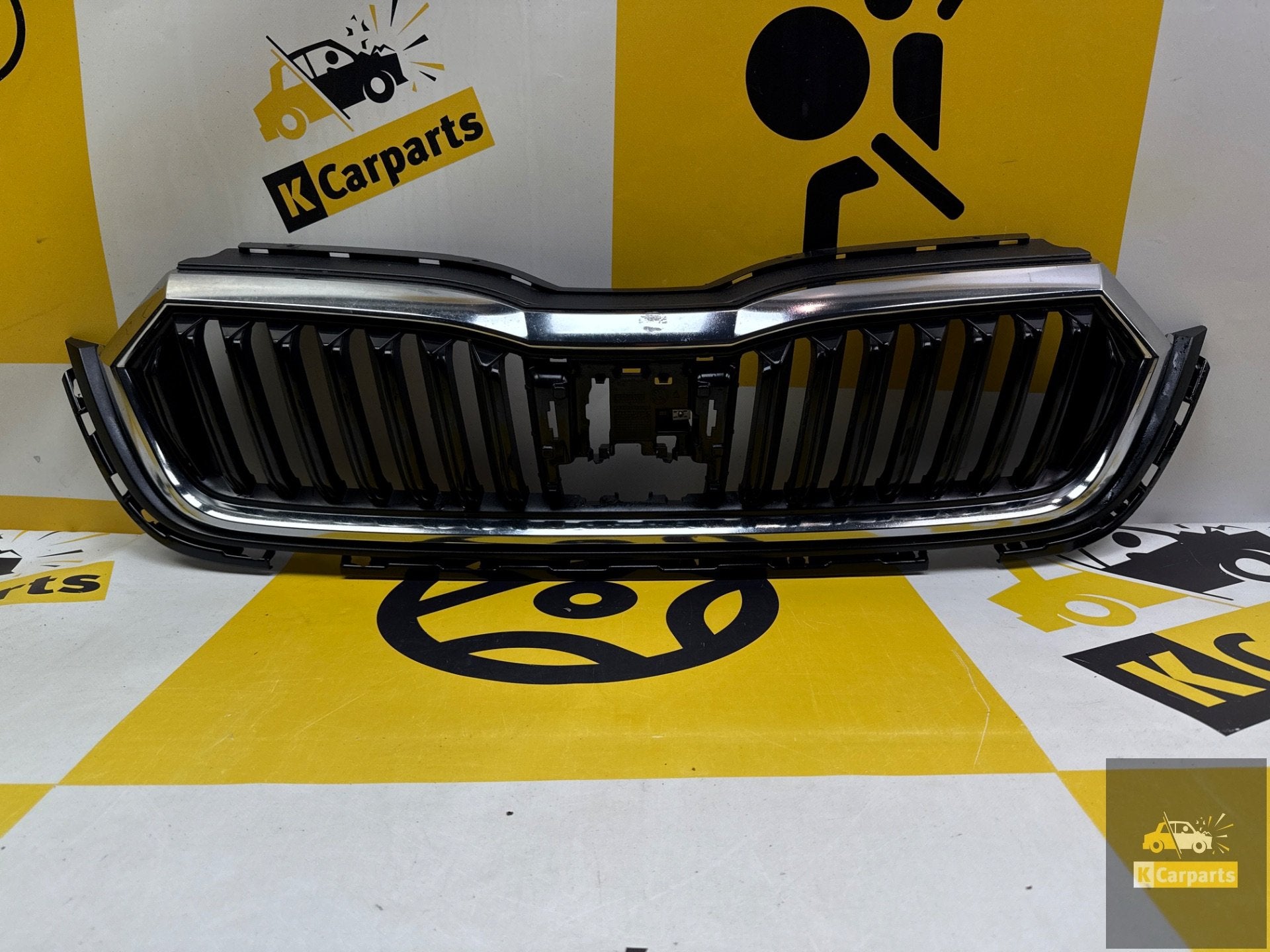 Skoda Octavia 4 Grill Origineel IV 5E3 19-5E3 Grill, Auto-onderdelen, Voor, Tr. Vaclava Klementa 869
293 01  Mlada Boleslav, CZ