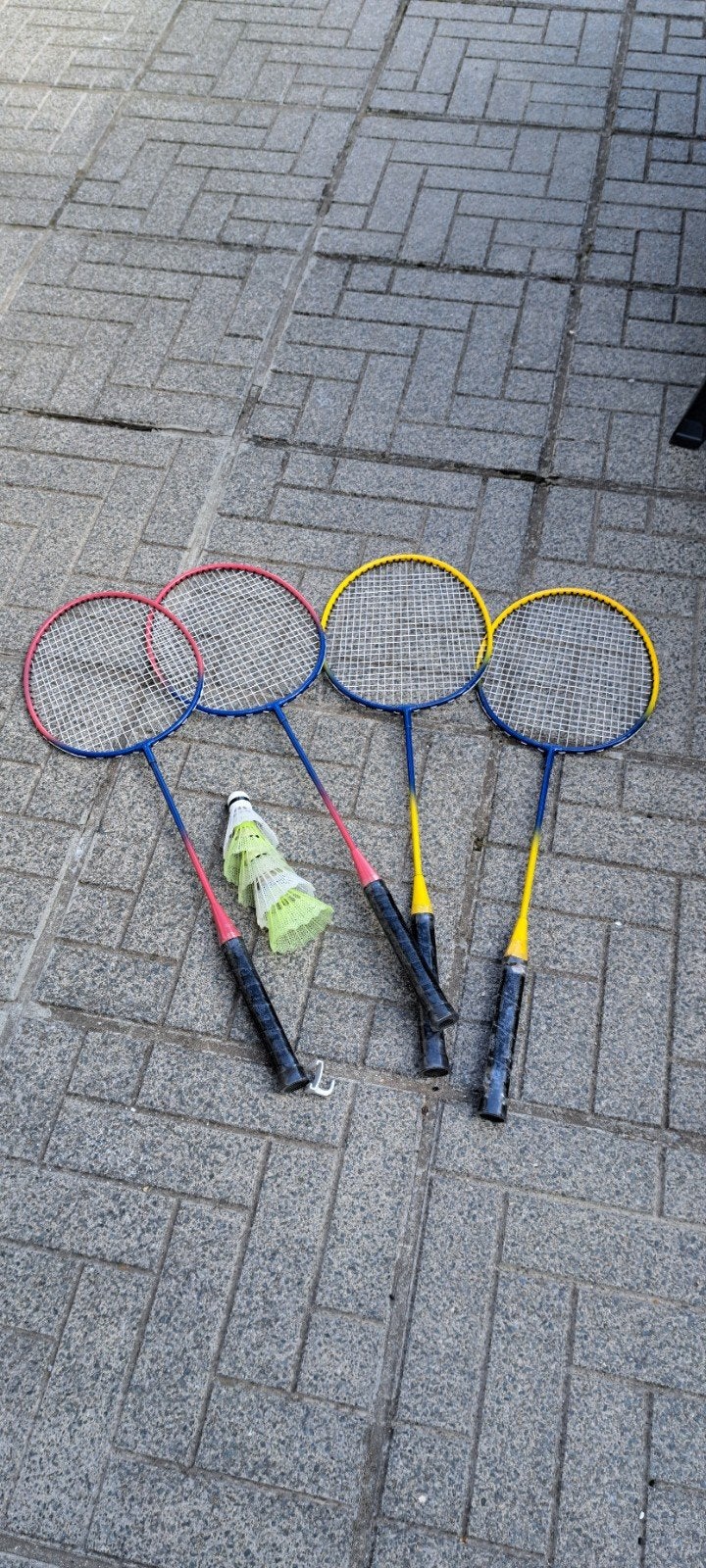 4 raquettes + 5 volants, Ophalen, Zo goed als nieuw, Racket(s)