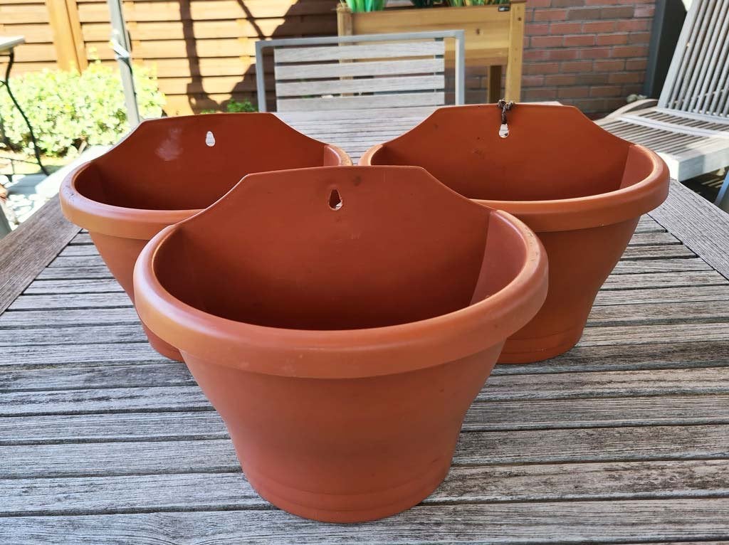 bloempot voor muur  - 3 st vr samen 5 EUR - Elho kunststof, Ophalen, Kunststof