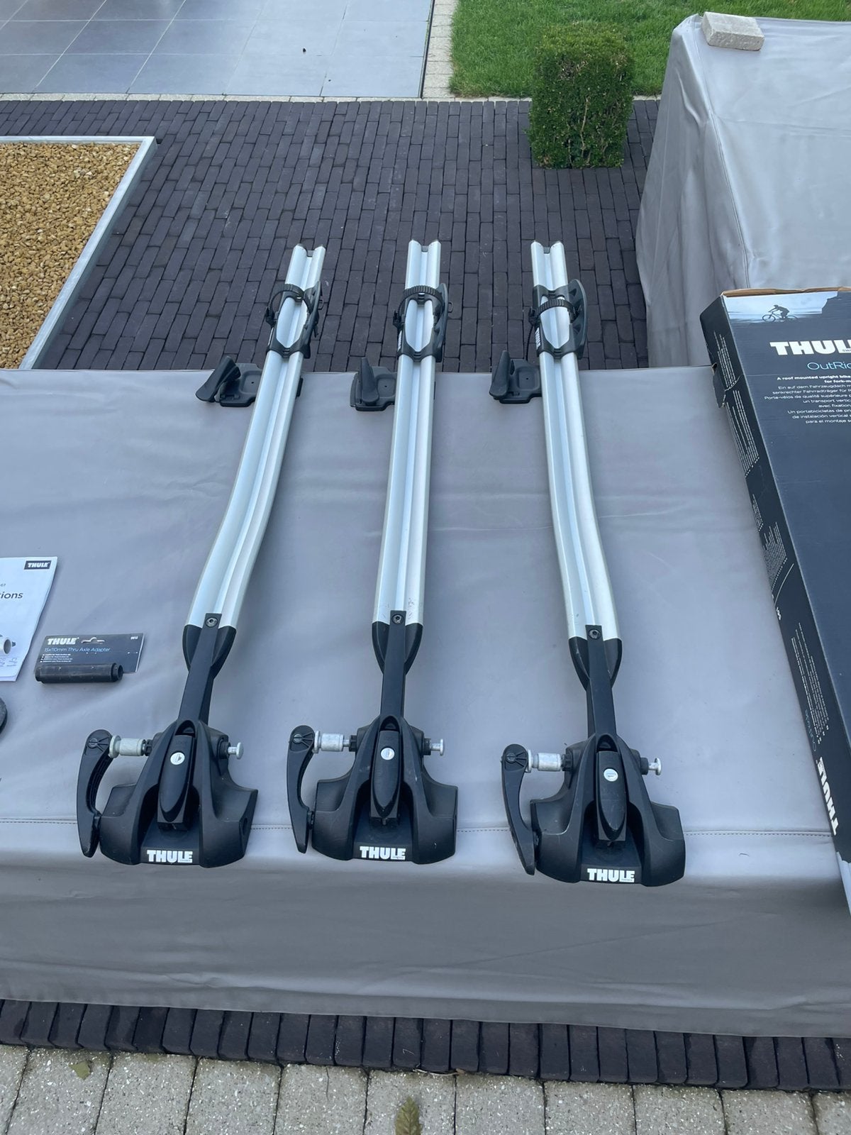 3x Thule Outride snelspanner + 1adapter voor steekas15x110., 3 vélos ou plus, Pneus larges, Comme neuf, Enlèvement