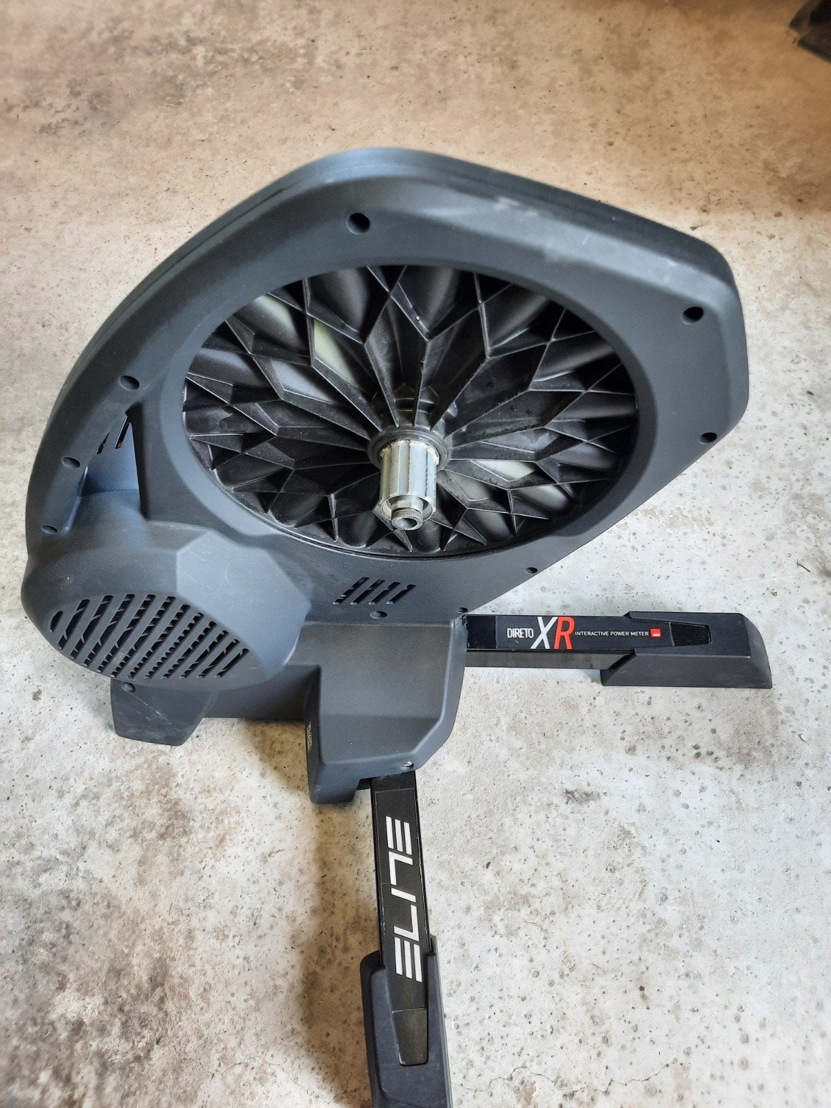 Elite Direto XR smart fietsrollen, Ophalen