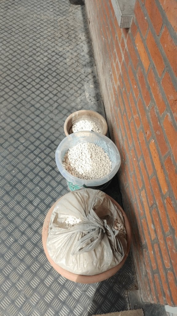 Dolomiet steentjes +-20L, Tuin en Terras, Grind, Keien en Split, Ophalen, Dolomiet, Wit, Zo goed als nieuw