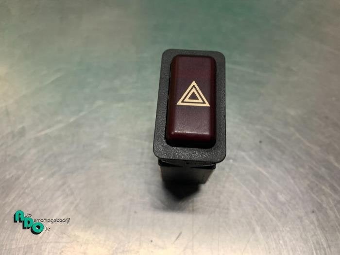 Commutateur éclairage d'urgence d'un BMW 3-Serie (3-Serie 8, -, 3 mois de garantie, Utilisé, -