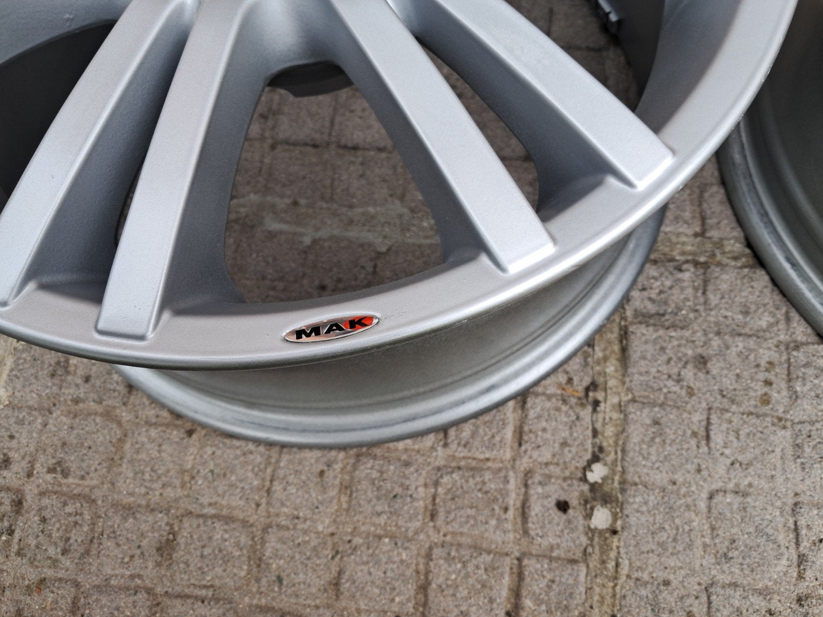 Jantes alliages 17" 4 trous fixation 4x108mm