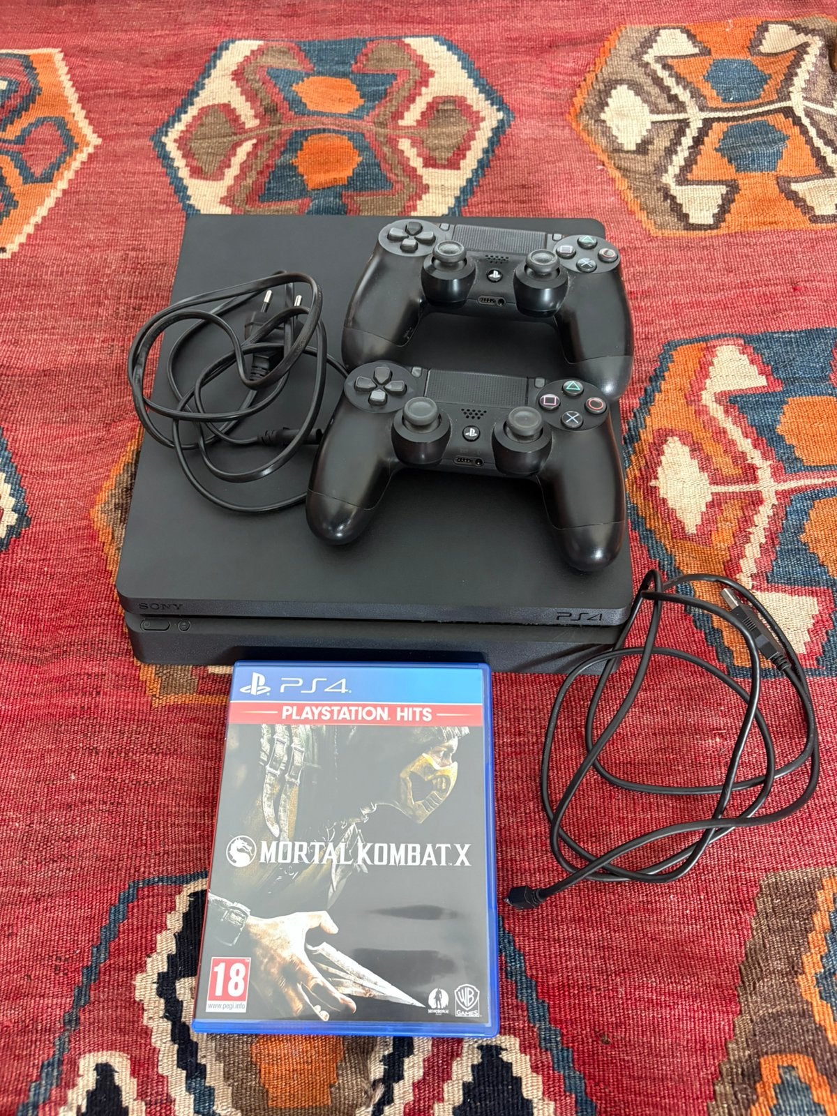 Ps4 console slim 1 TB met 2 controllers, Comme neuf, Enlèvement, 1 TB, Avec jeux