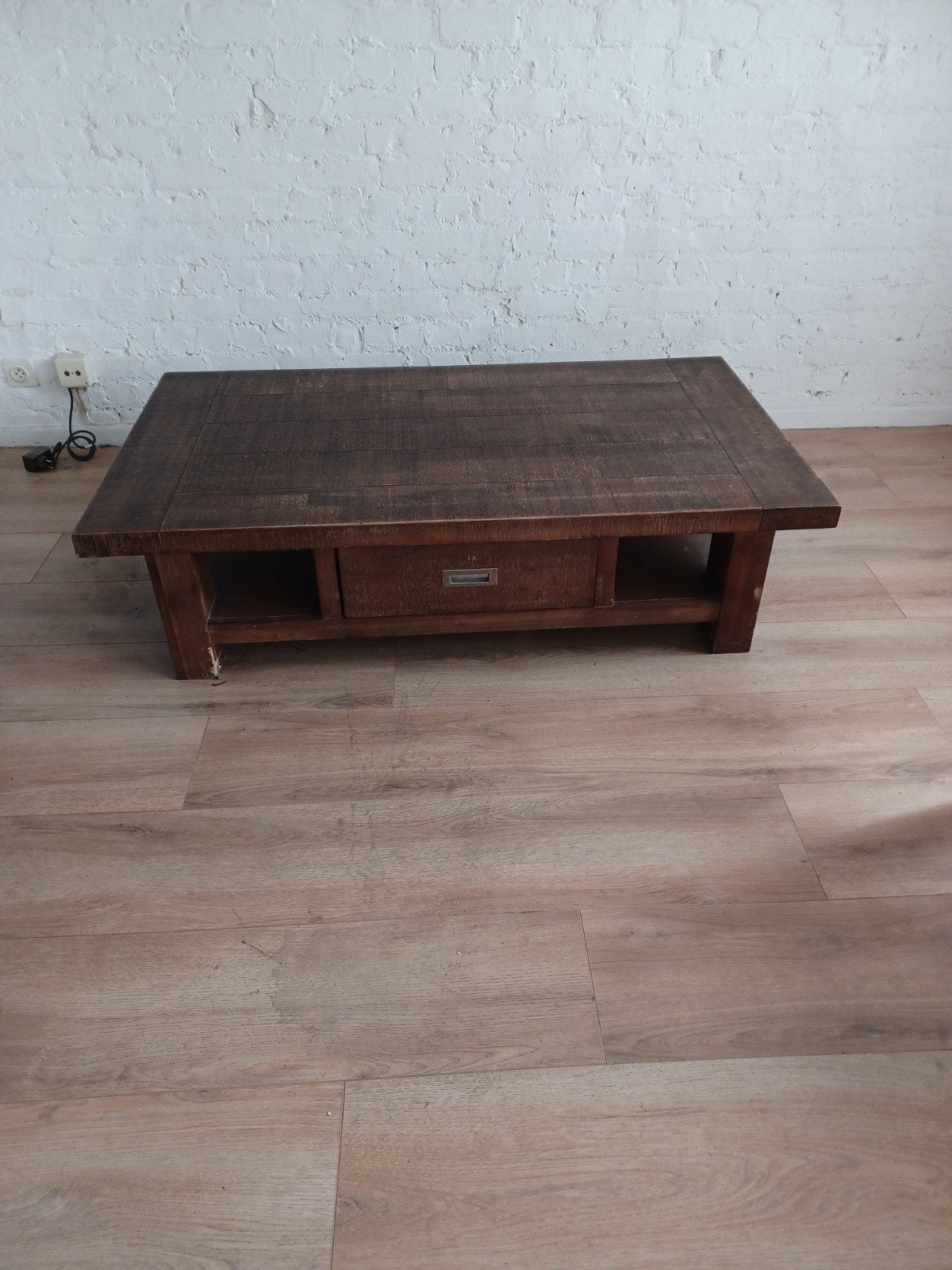 Table de salon en acacia, Enlèvement