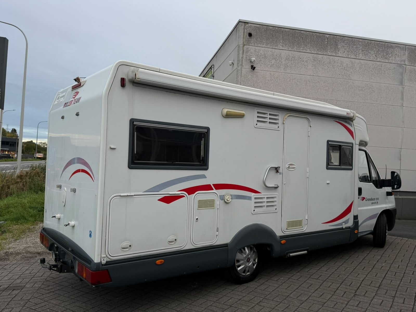 Trigano Granduca 255 Special P 6 Places CampingCar Ducato 2., Caravanes & Camping, Autres marques, Entreprise, Boîte manuelle