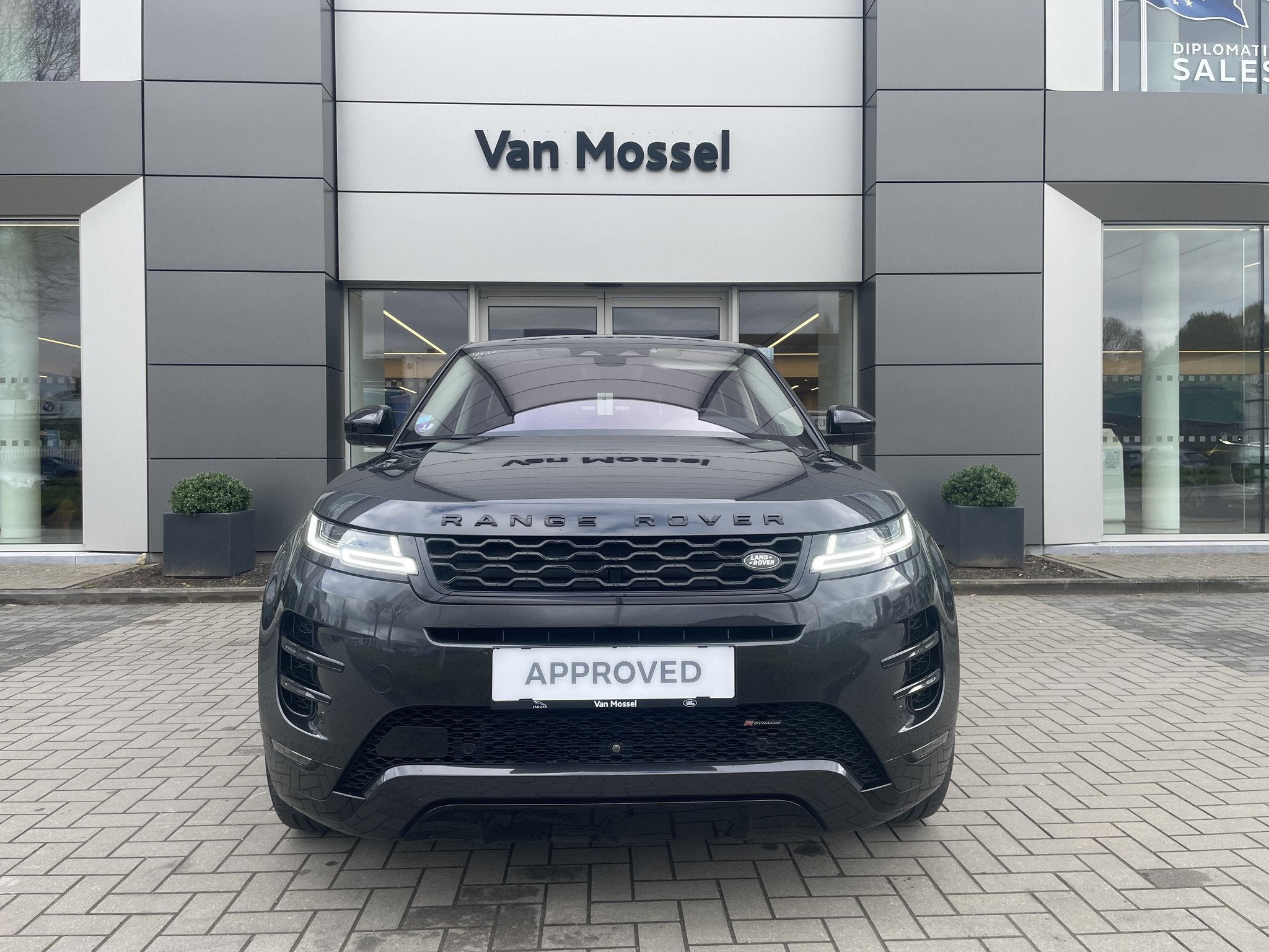 Land Rover Range Rover Evoque P300e R-Dynamic HSE, Cuir, Argent ou Gris, Achat, https://public.car-pass.be/vhr/67a5af0f-feb3-4d08-8415-3f4e21519d27