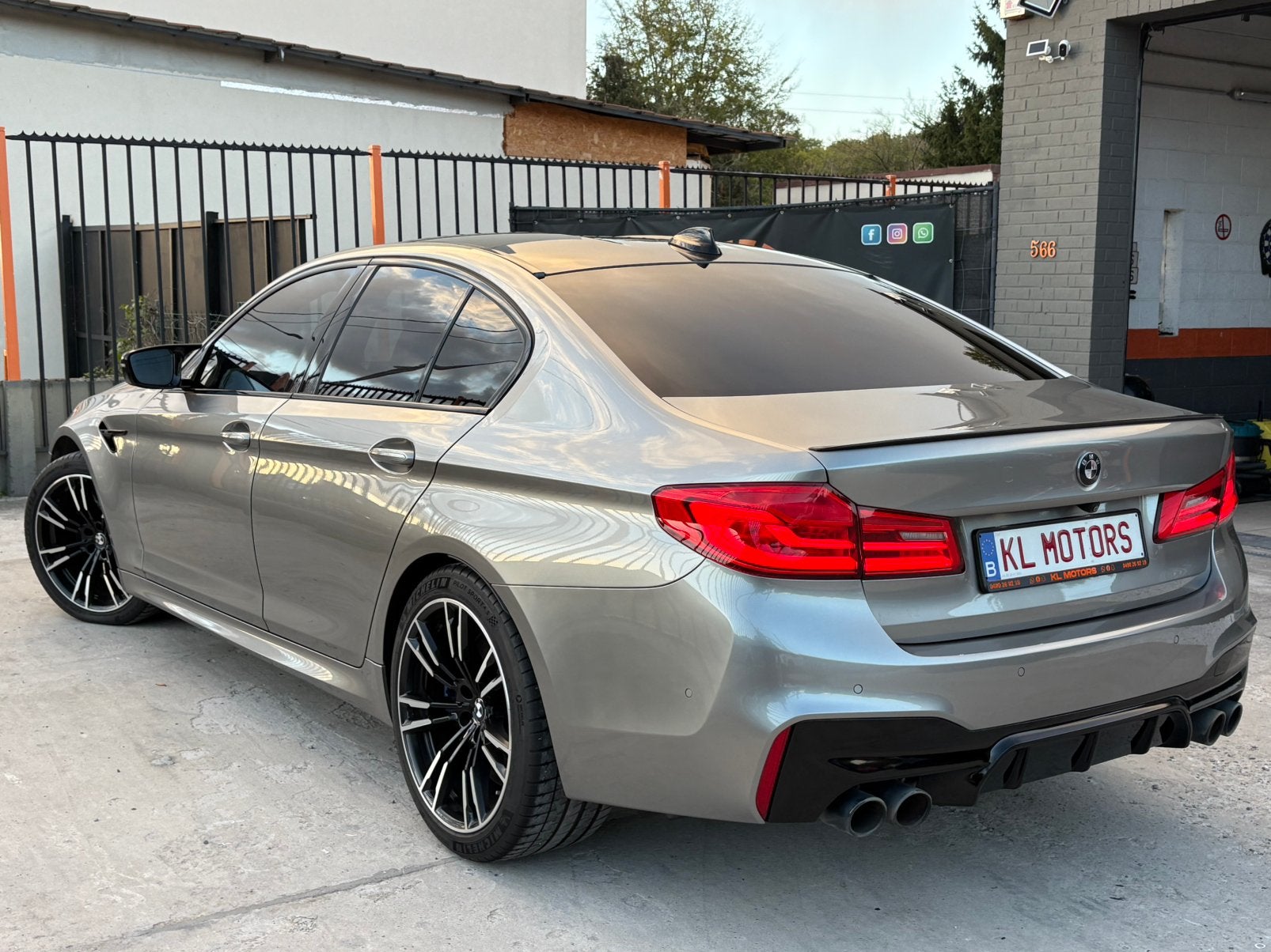 BMW M5 PACK CARBONE 4.4i AS 600CV 2018 FULL OPTIONS, Autos, Cuir, Argent ou Gris, Euro 6, Entreprise