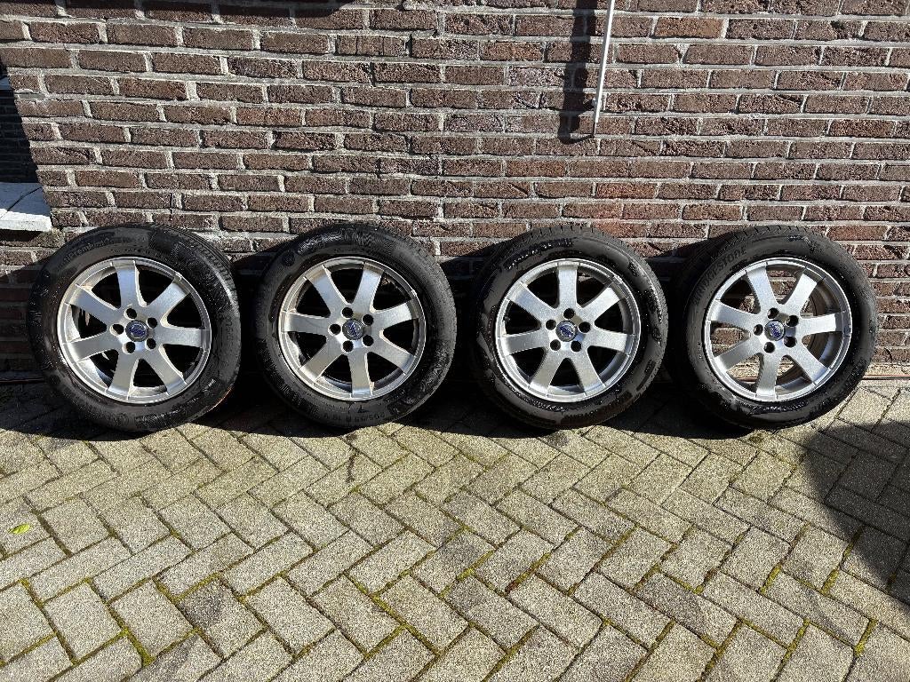 4 16" Volvo-velgen met 205/55R16 zomerband, Auto-onderdelen, Banden en Velgen, Ophalen, Gebruikt, 16 inch, Banden en Velgen